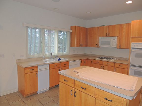 4th image of 1035 Pine Grove Ct