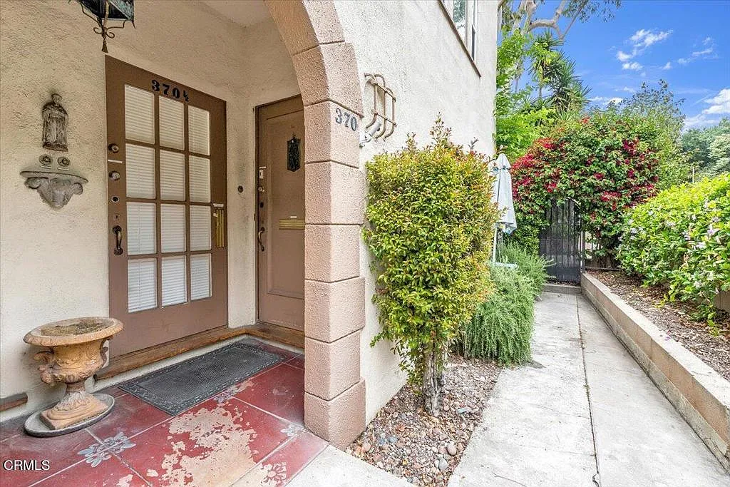 2 bed, 1.0 bath, 1300 sqft, $3,495 — Photo 4