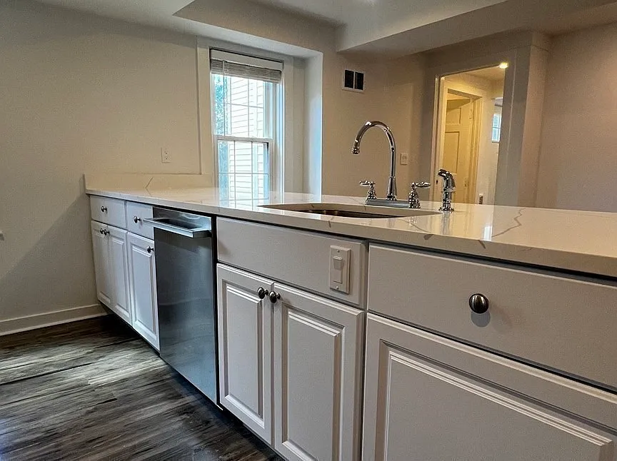 2 bed, 1.5 bath, 1209 sqft, $2,700 — Photo 2