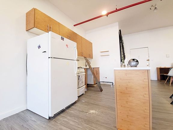 2nd image of 309 Scholes St #2