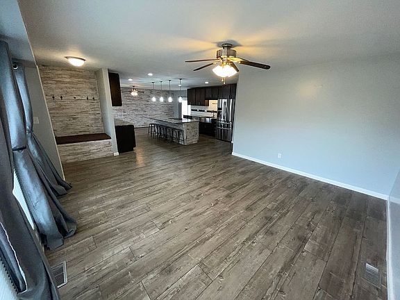 3rd image of 3338 Kennedy Dr