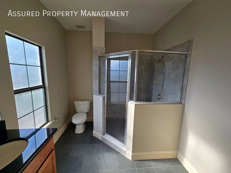 112 E Esther St — Photo 10