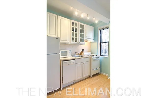 Sold by Douglas Elliman | media 26