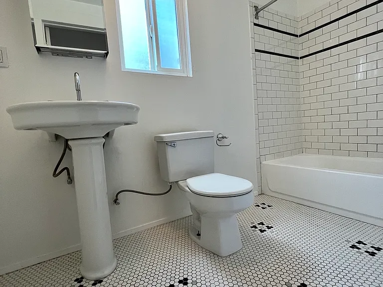 2822 W Avenue 33 — Photo 8