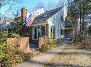 12528 N Lake Ct, Fairfax, VA 22033