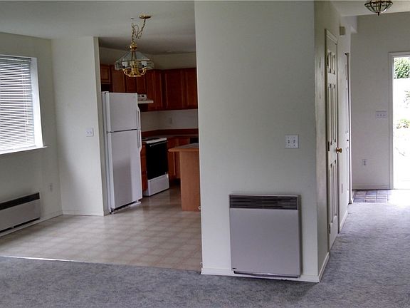 3rd image of 1104 9th Ave SE