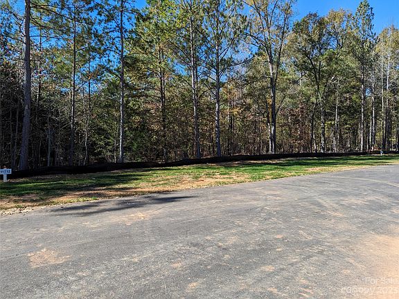 2nd image of 217 Heathland Dr #12