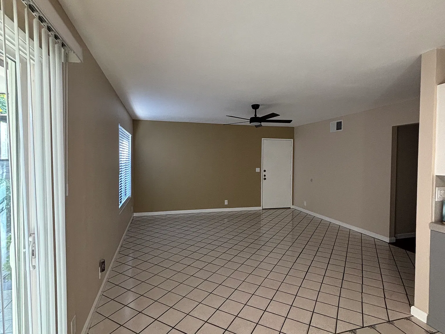 3 bed, 1148 sqft, $3,100 — Photo 2