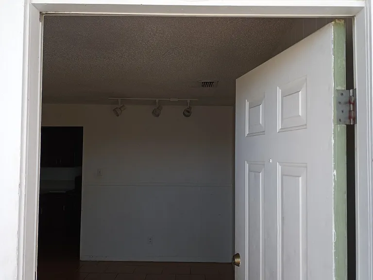 1203 N College St — Photo 17