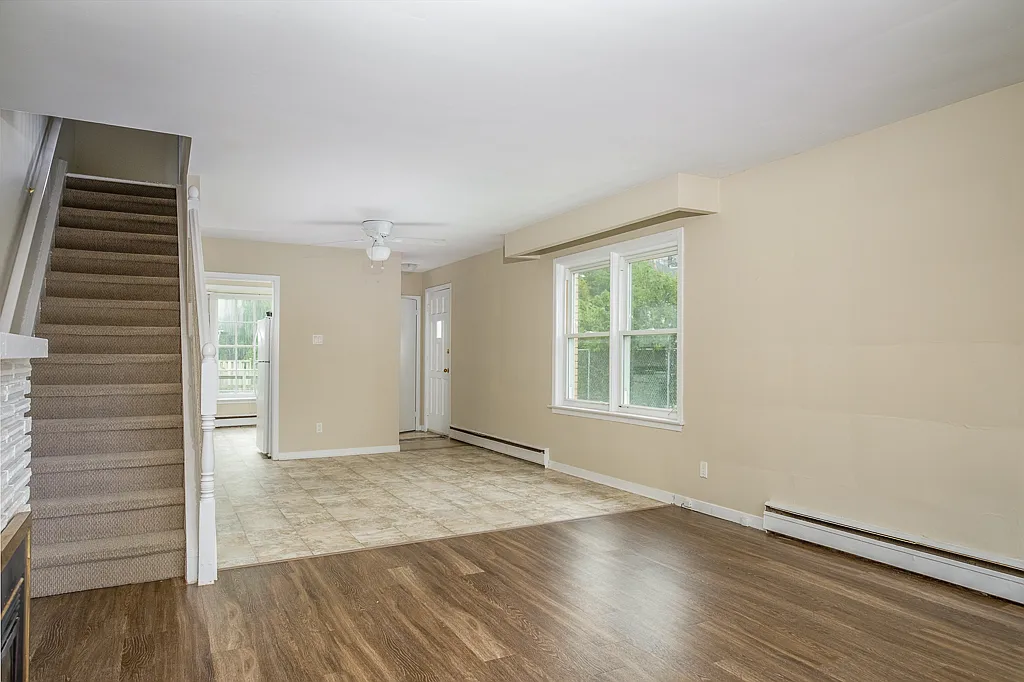 153 Arbour Glen Crescent London — Photo 3