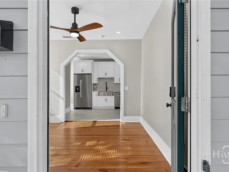 221 W Duffy St #A — Photo 10