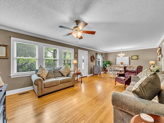 5th image of 1006 Evins St