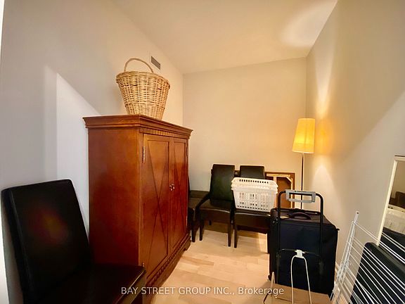 3rd image of 39 Upper Duke Cres #321