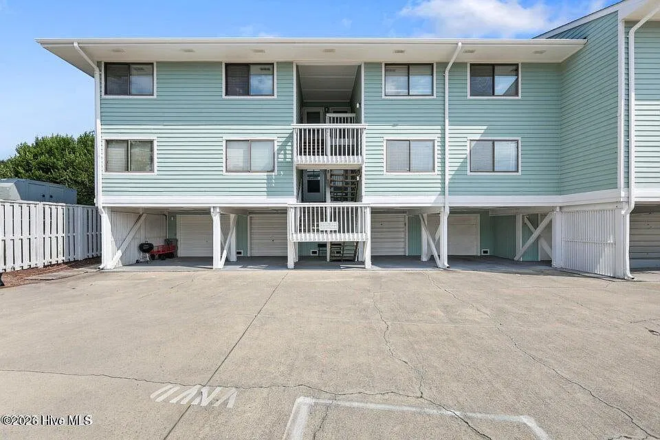 202 Lewis Dr #1202