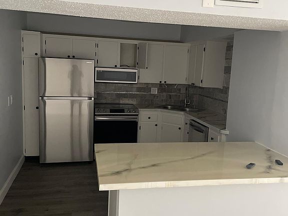 3rd image of 1655 S Highland Ave #D