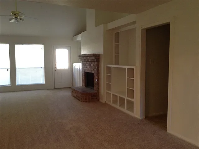 2006 Meandering Way — Photo 5