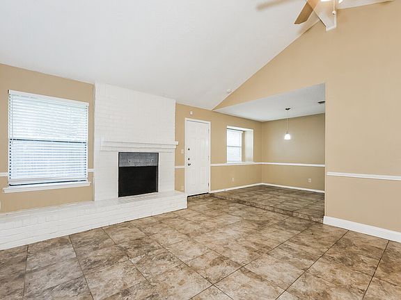 3rd image of 6424 Canyon Cir