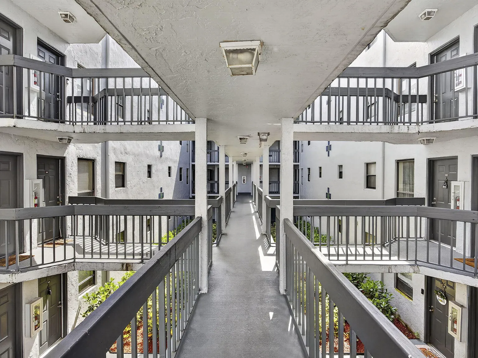 2 bed, 2.0 bath, 1030 sqft, $2,200 — Photo 3