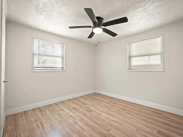 7903 New Kings Rd — Photo 11