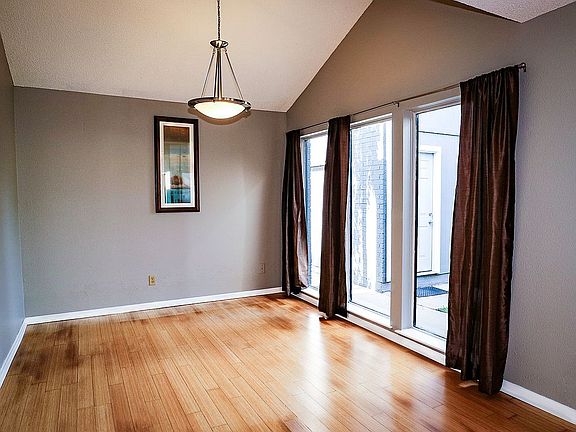 3rd image of 15914 Parksley Dr