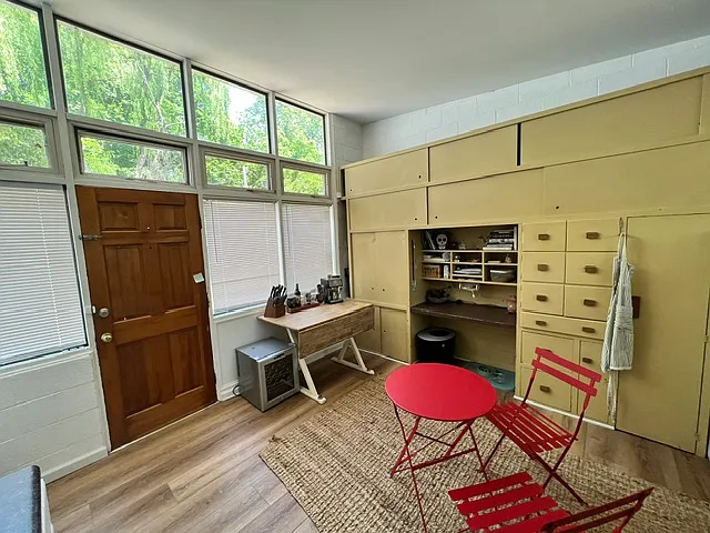 2221 Center Ave #A — Photo 4