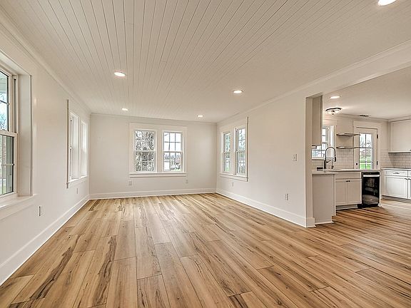 5th image of 19265 Cleveland Rd