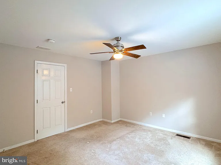354 N Barrington Ct — Photo 16