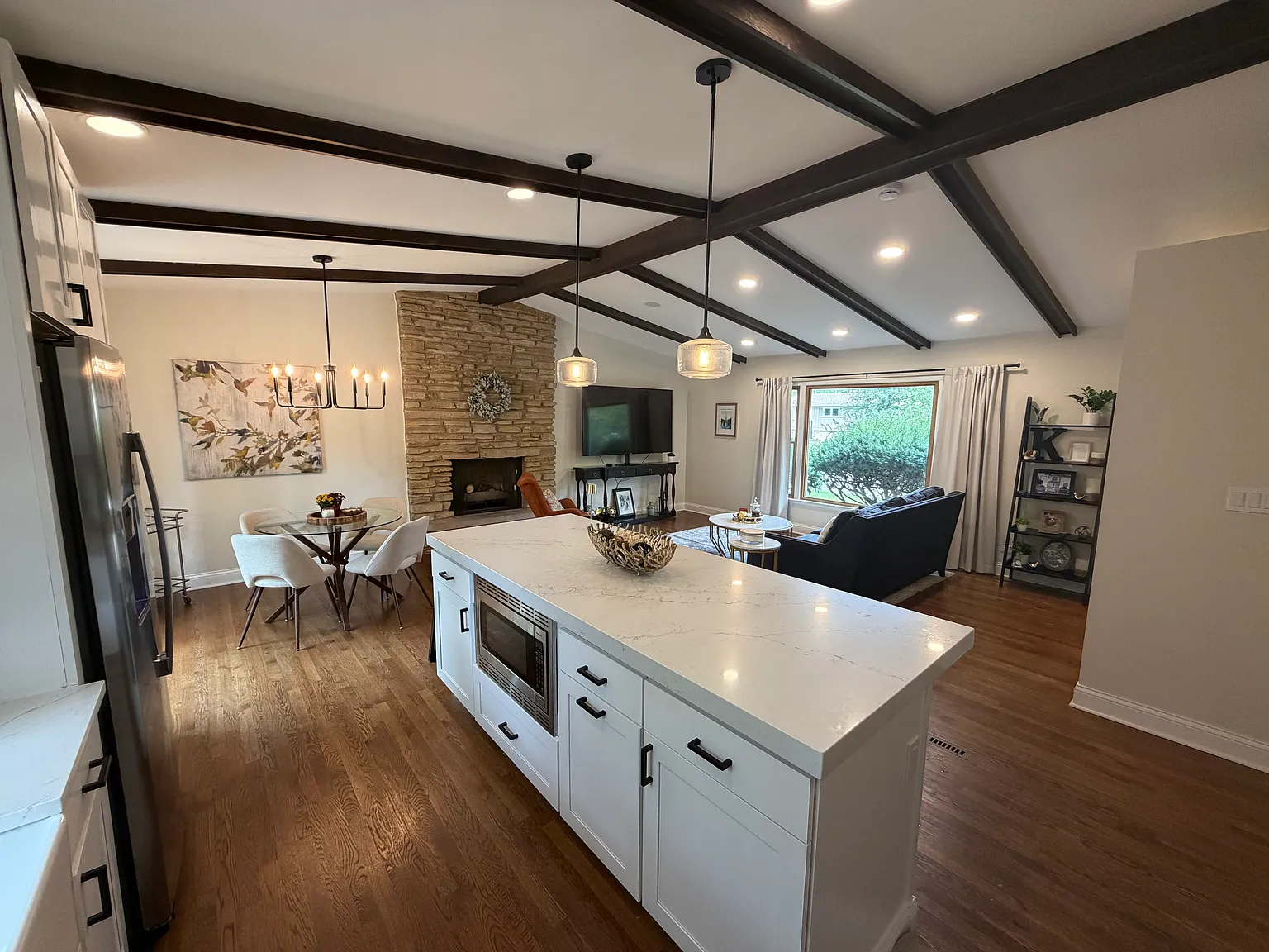 3 bed, 1200 sqft, $3,400 — Photo 4