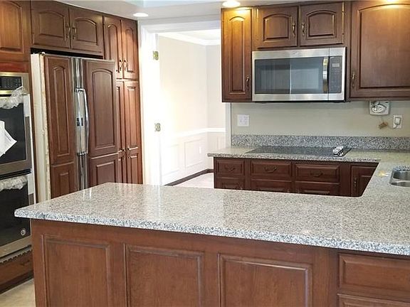 3rd image of 76 Woodshire N