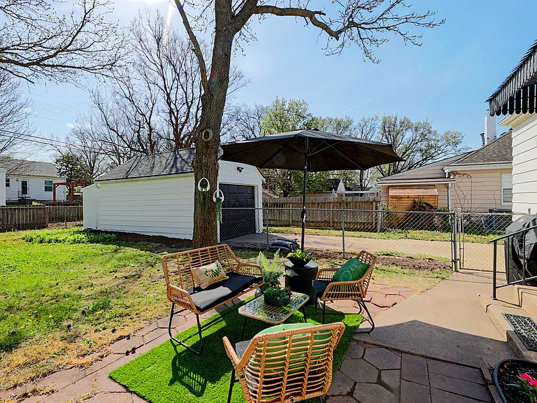 226 S Pinecrest St — Photo 65