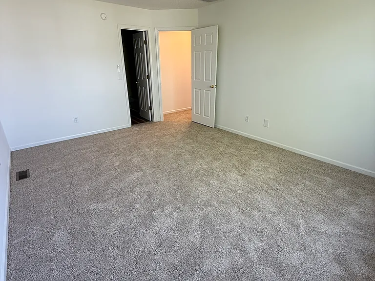 11512 Maywin Dr — Photo 17