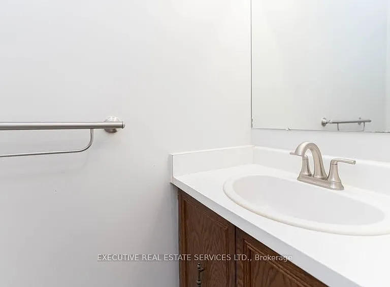 11 Upland Dr #UPPER — Photo 9