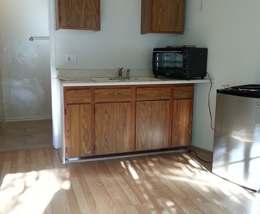 5th image of 1628 Bank St