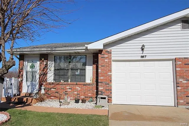 887 Barwood Dr photo 1