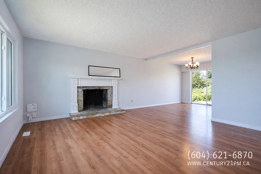 Upper - 33123 6 Avenue — Photo 2