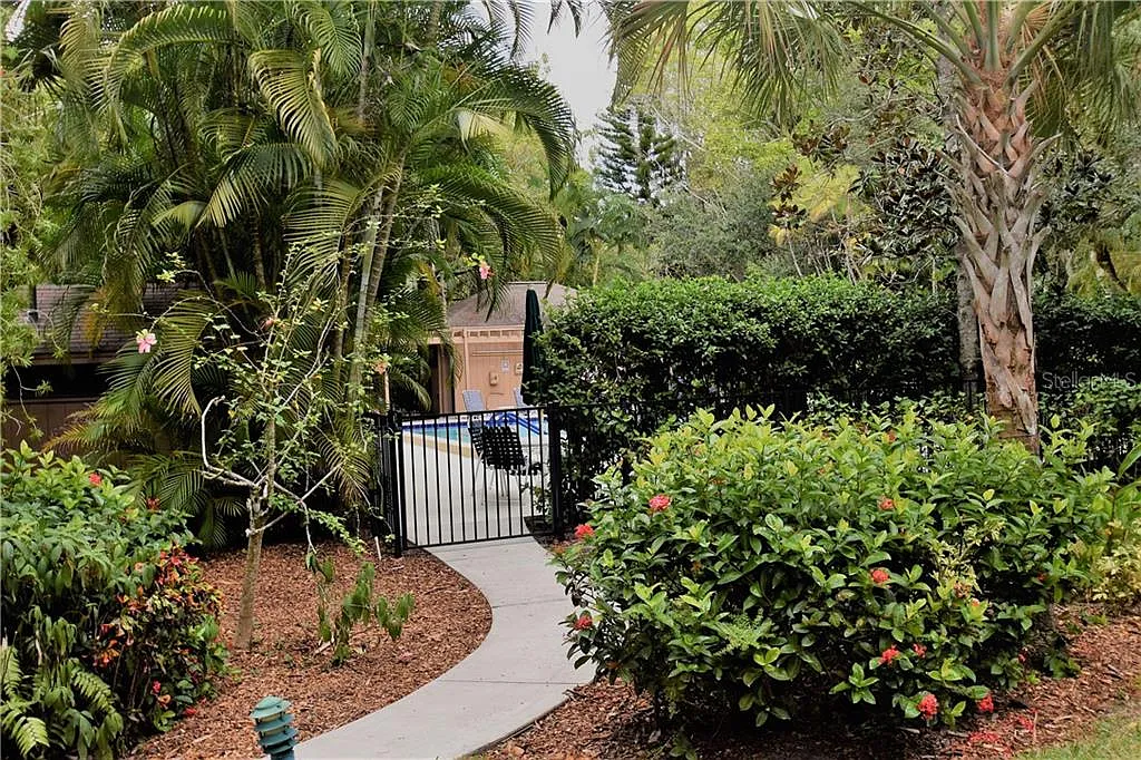 2 bed, 2.0 bath, 1077 sqft, $1,900 — Photo 1