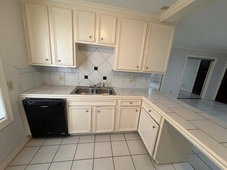 613 Pacific St #1 — Photo 15