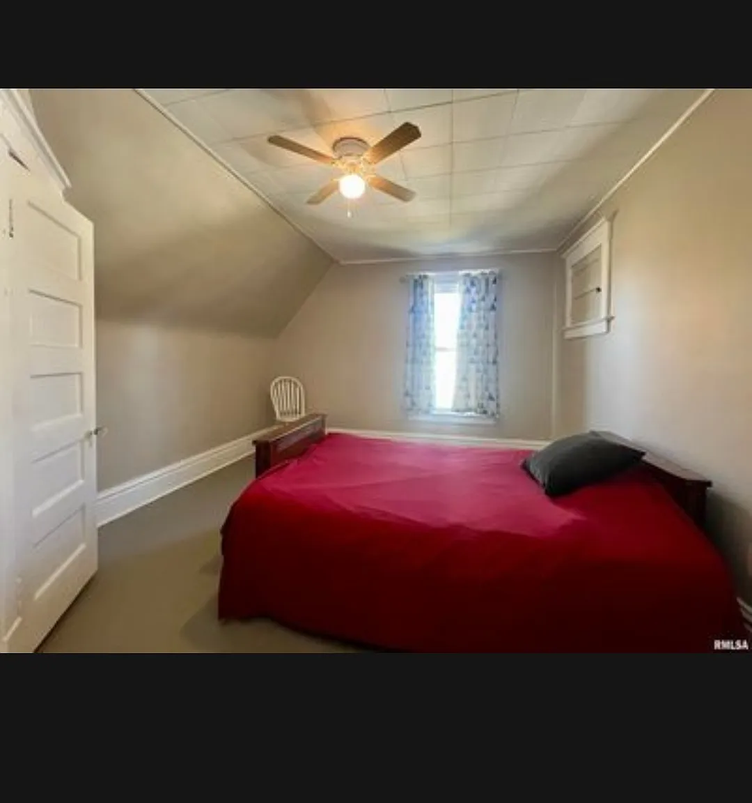 3 bed, 1009 sqft, $1,400 — Photo 2
