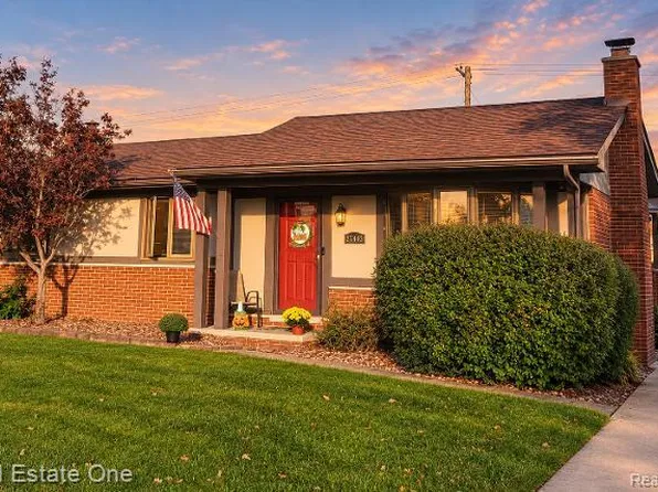 27443 Roney Ave, Brownstown, MI 48183