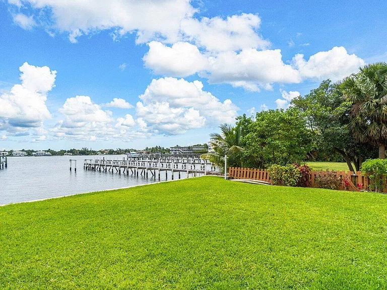 324 N Lake Dr — Photo 37