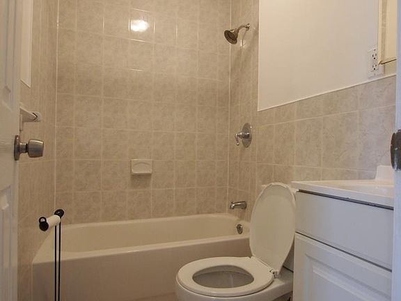 5th image of 177 Vernon Ave APT 2