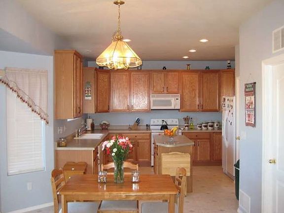 Kitchen w/42" cabinets, large island, and kitchen pantry
