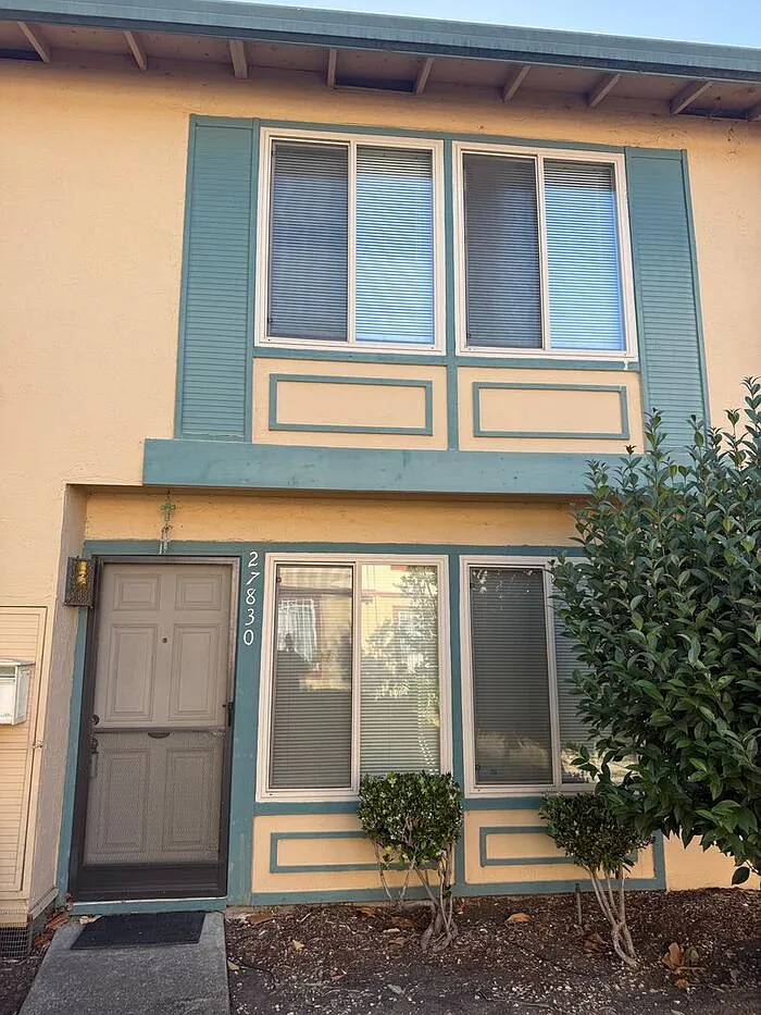 3 bed, 1.5 bath, 1254 sqft, $3,195 — Photo 1
