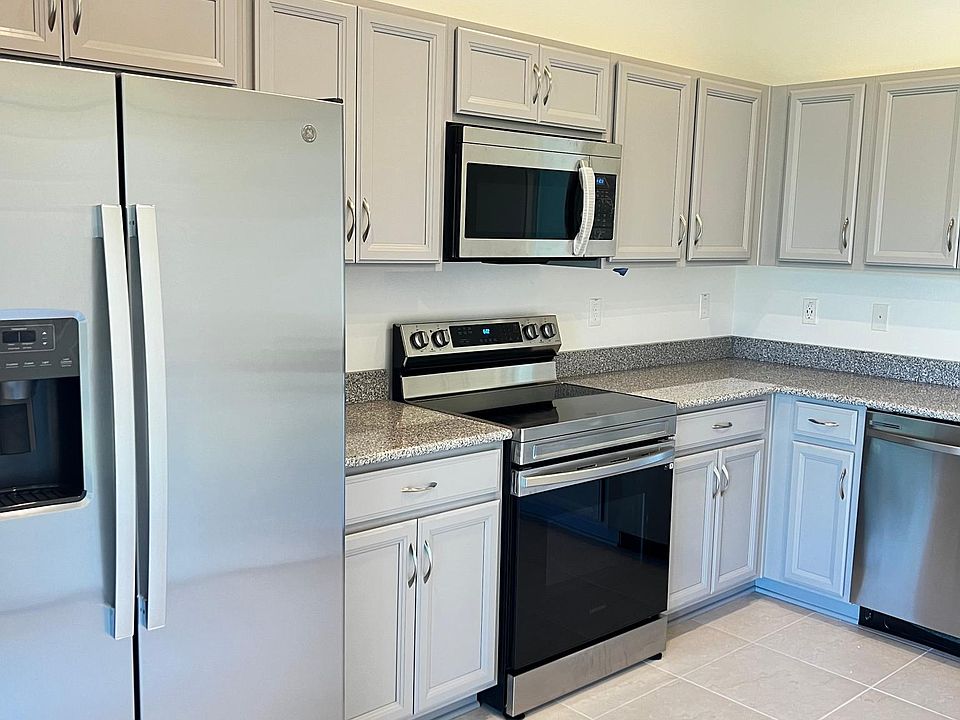 1st image of 10 Farnum Ln #A