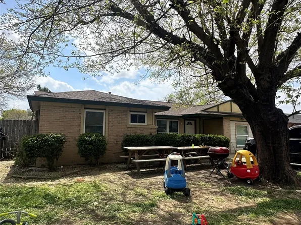 2612 Roberts Cir, Arlington, TX 76010