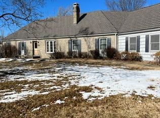 810 Meadowbrook Rd E, Iola, KS 66749