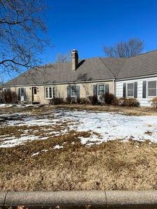 810 Meadowbrook Rd E, Iola, KS, 66749