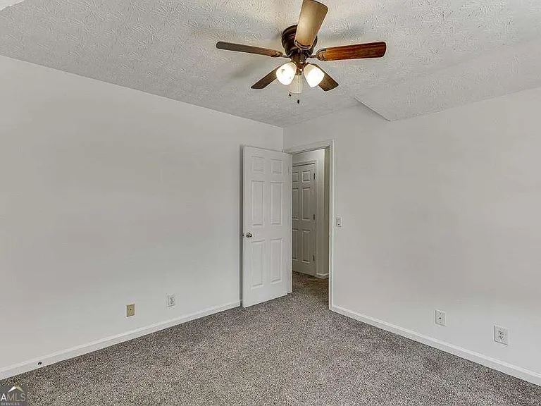 932 Clayton St — Photo 21