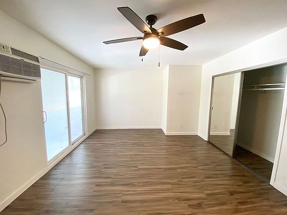2nd image of 13825 Vanowen St #12