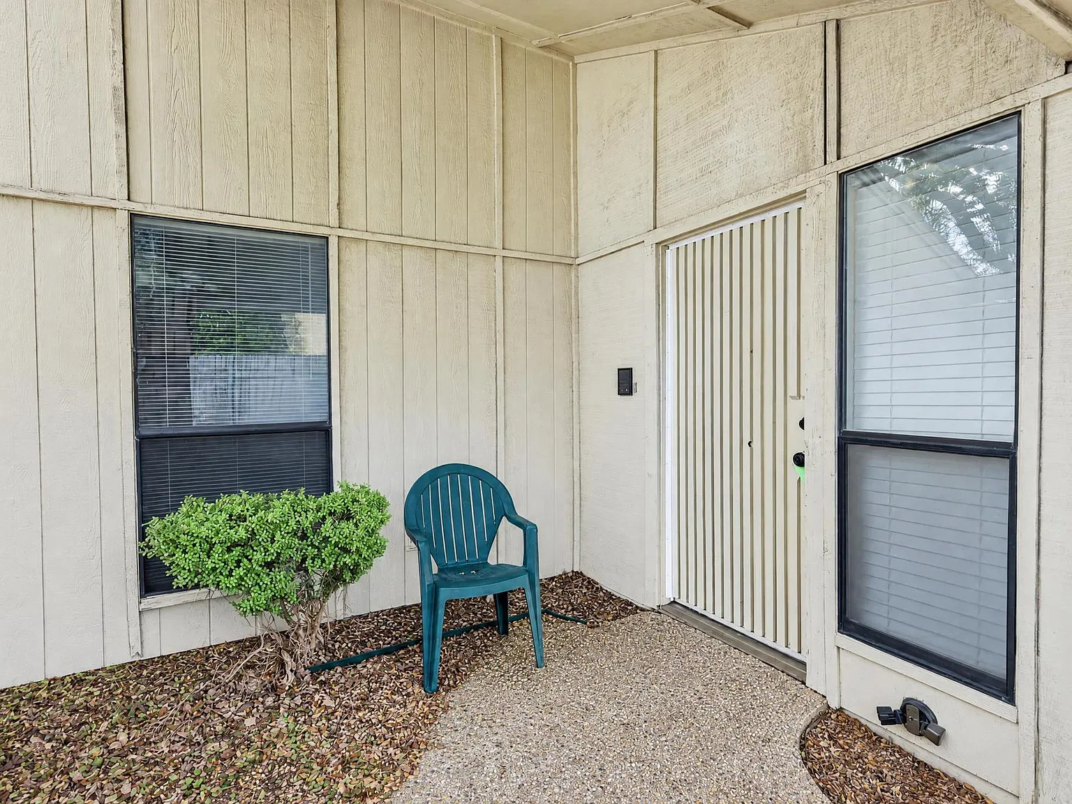 3 bed, 1698 sqft, $1,990 — Photo 2